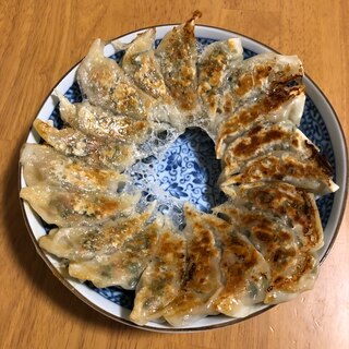 コチュジャンでピリ辛♪野菜多め餃子